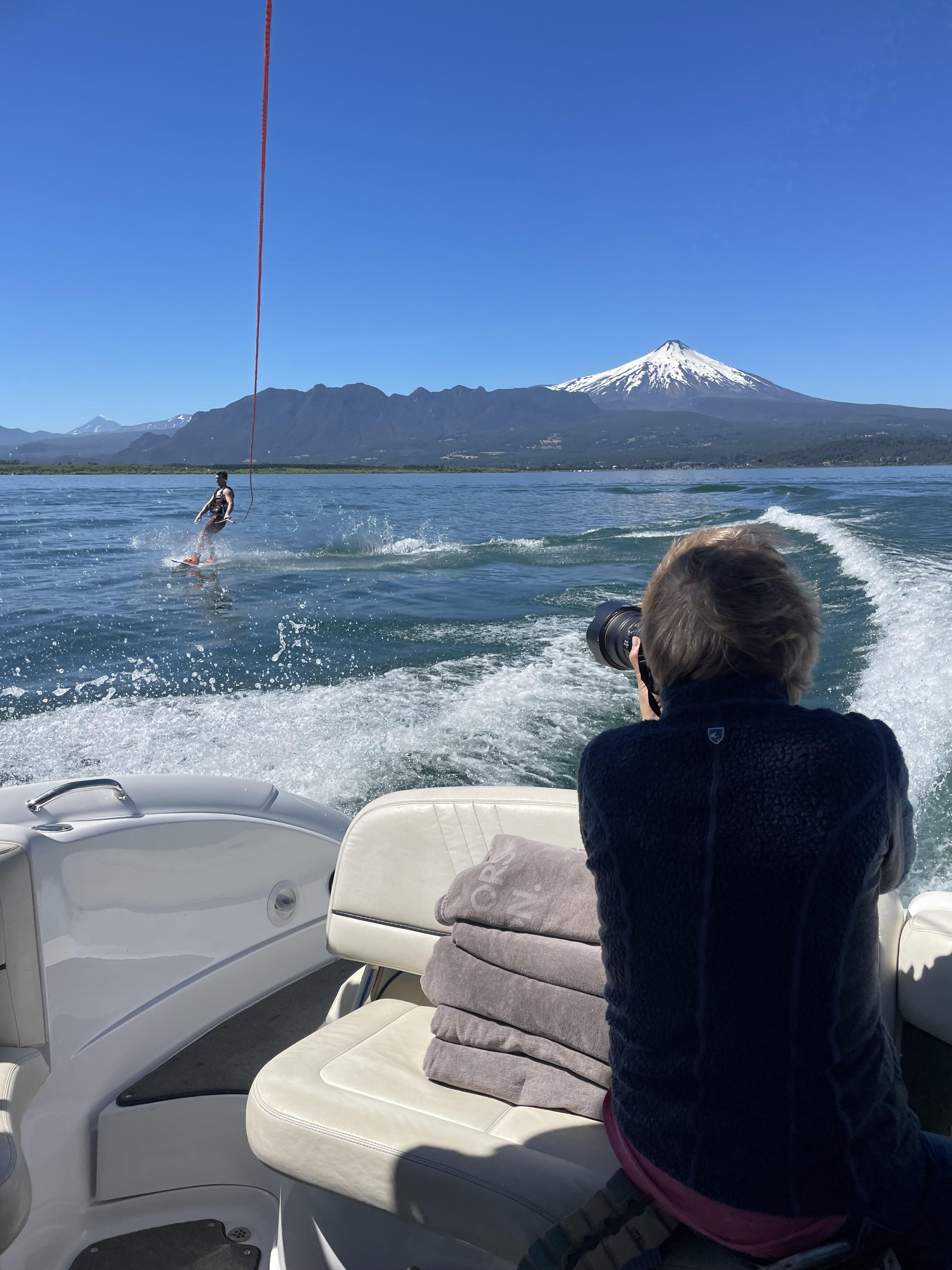 PRIVATE HOUSEBOAT ON THE LAKE
