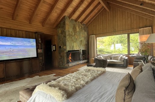 MASTER SUITE - A spacious retreat with sweeping views of both the garden and the lake